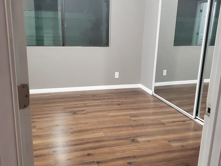 902 N Pass Ave — Photo 32