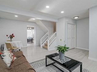 72 Strathcona Cres N, Calgary, AB T3H1L1