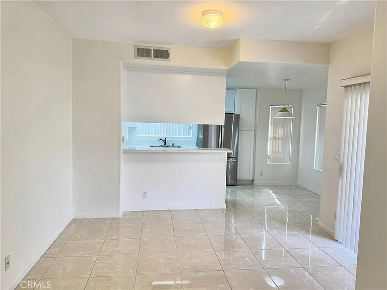 18319 Hart St #3 — Photo 6