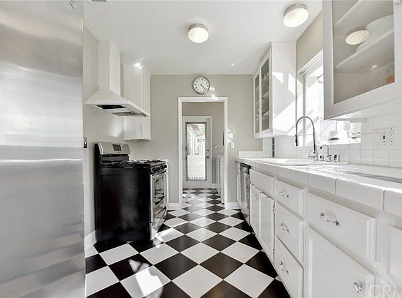 Updated kitchen with retro style.