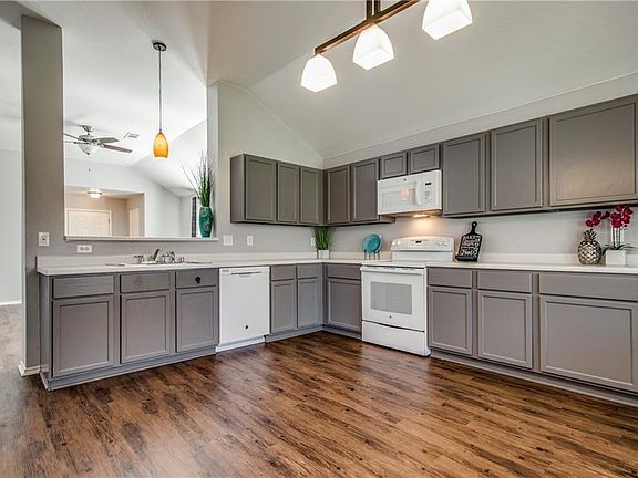 3rd image of 3608 Diamond Ranch Rd