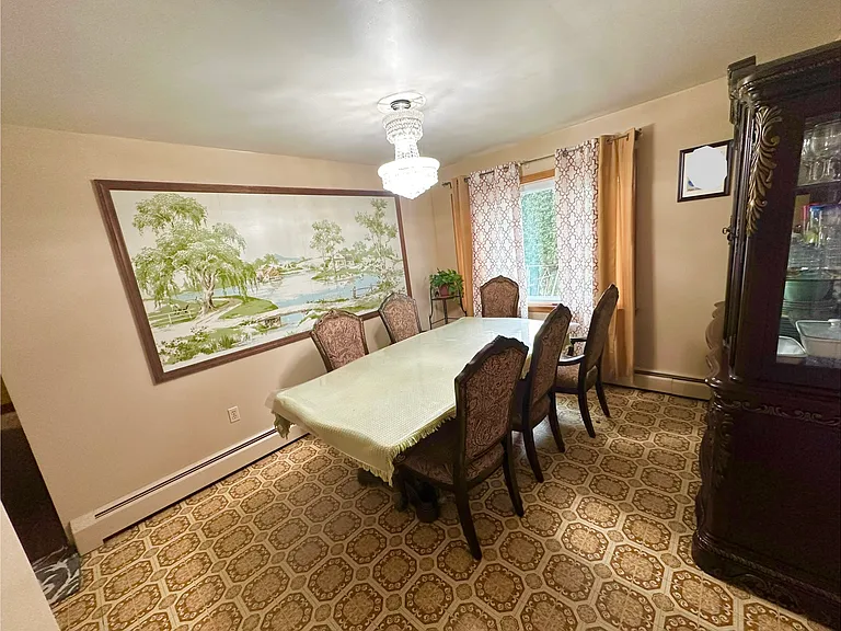 10 Alfred Dr E — Photo 8