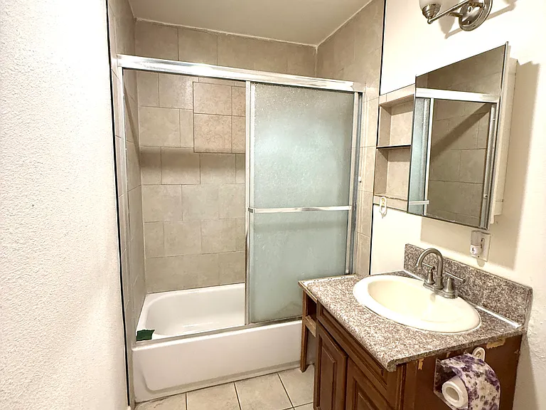 4656 Myrtle St — Photo 9