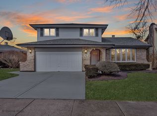 312 Deming Pl, Westmont, IL