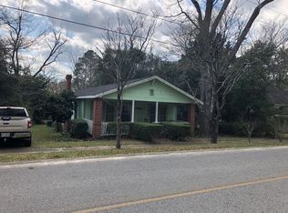 207 W Grady Ave, Lyons, GA 30436