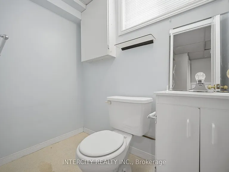 49 McCaul St — Photo 34