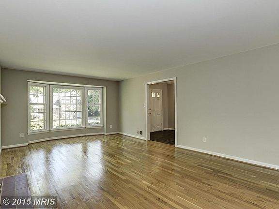 5th image of 9036 Willow Valley Dr
