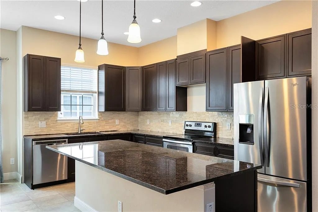 4 bed, 3.5 bath, 2014 sqft, $2,795 — Photo 4