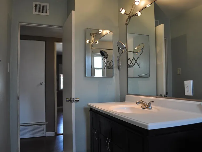 2514 Wyoming Blvd NE — Photo 7