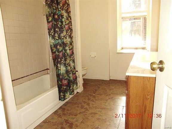5th image of 1632 Helen St