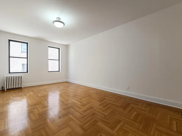 660 Fort Washington Avenue image 8 of 10