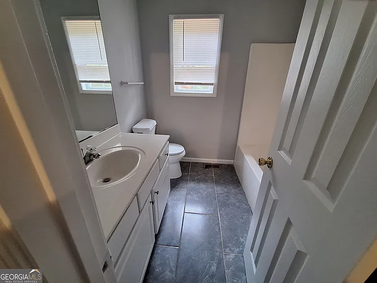 5633 Rutland Dr — Photo 7