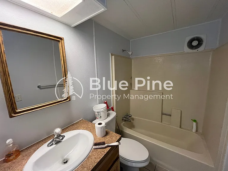 925 Wilson Ave #23 — Photo 4