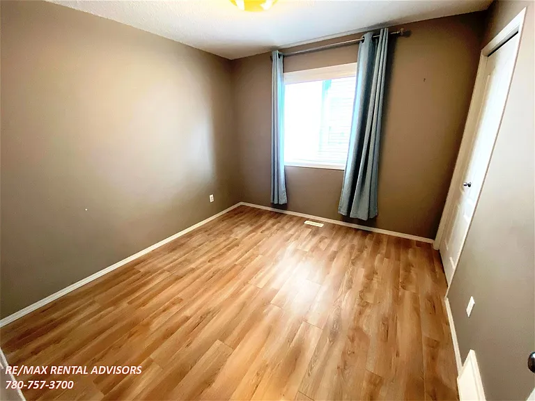 2531 Cole Cres SW — Photo 10
