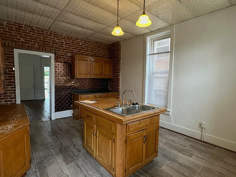 621 N 9th St — Photo 3