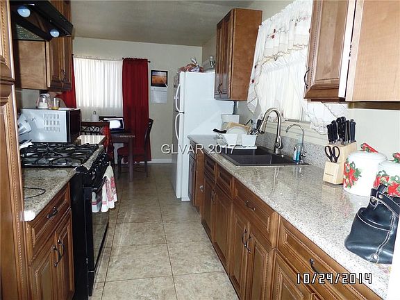3rd image of 3016 Scarlet Oak Ave