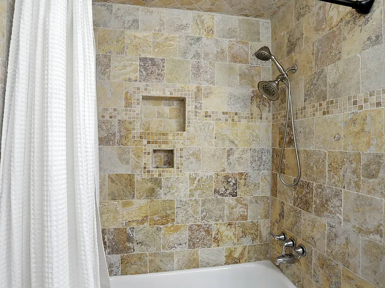 112 Riverview Dr — Photo 18
