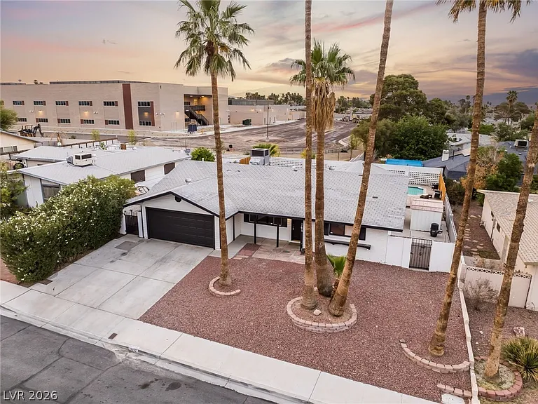 3992 Chinchilla Ave — Photo 49