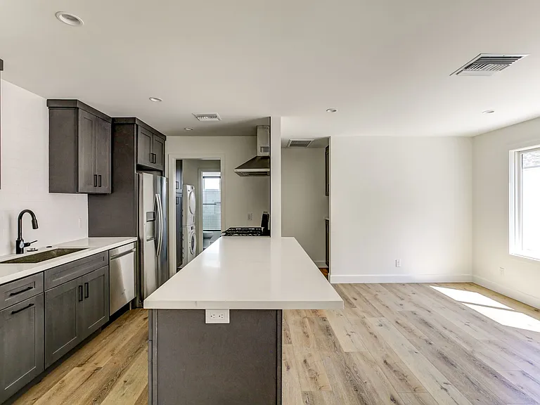 455 N Olive St — Photo 20