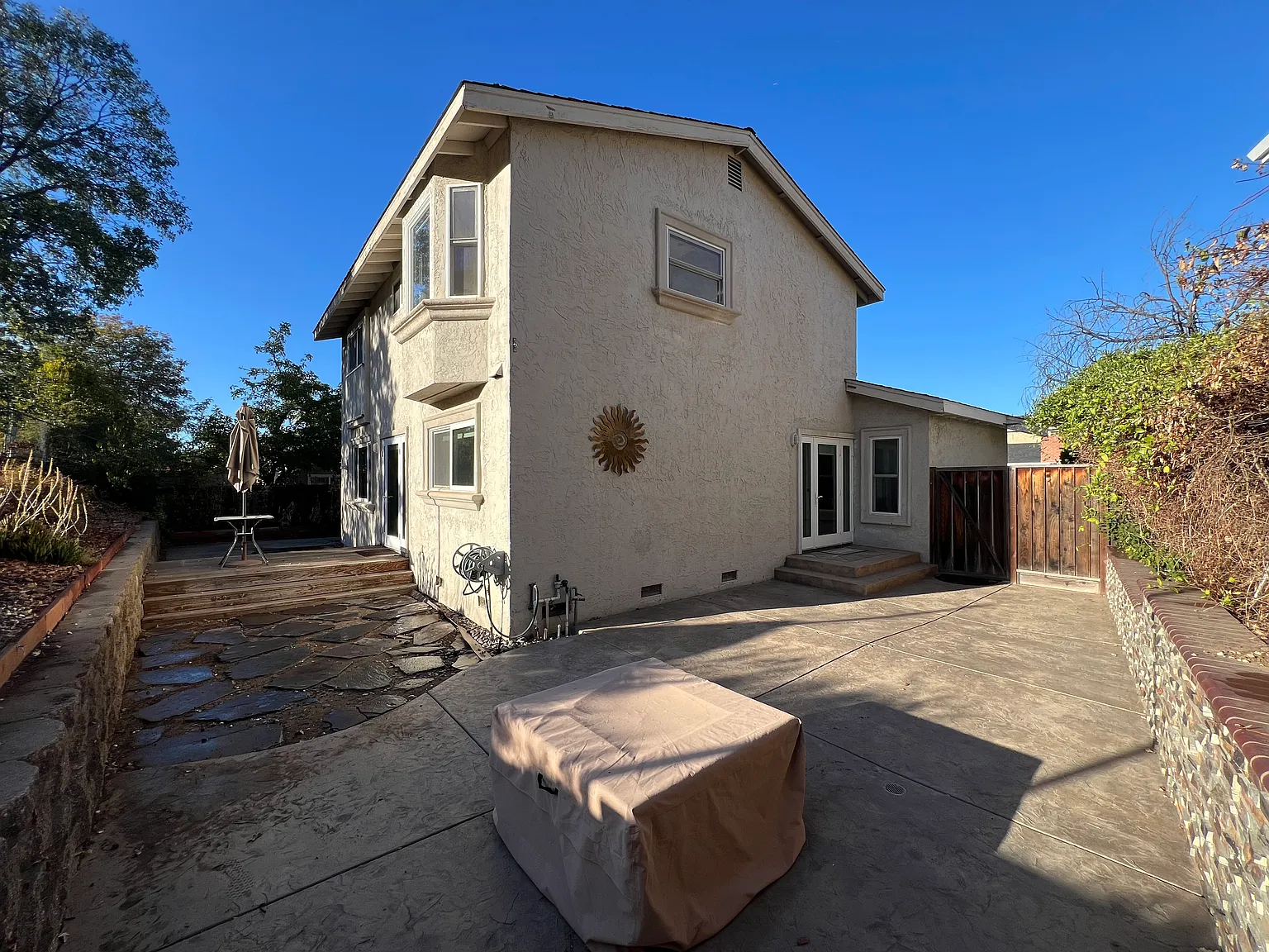 3 bed, 2256 sqft, $4,900 — Photo 2
