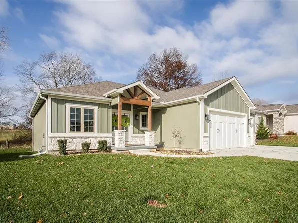 716 155th Ter, Basehor, KS 66007