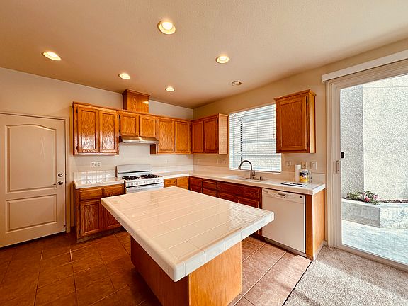 2nd image of 2208 Esperanca Ave