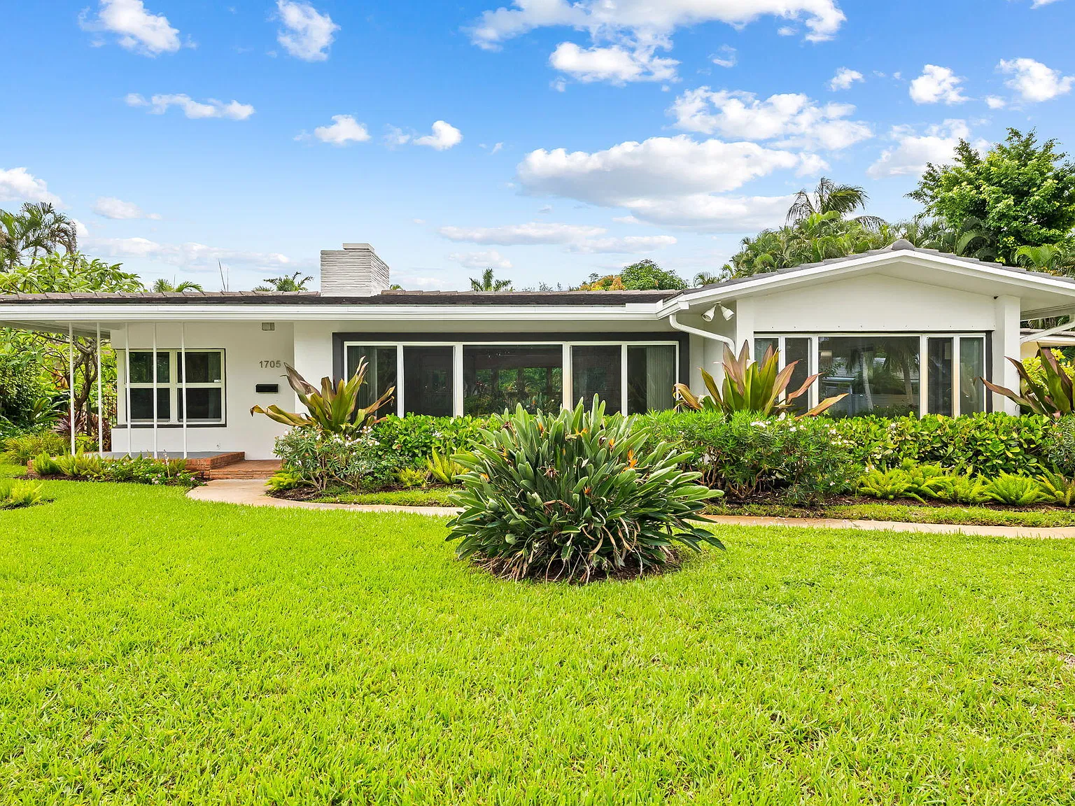 3 bed, 2.0 bath, 2069 sqft, $6,500 — Photo 4