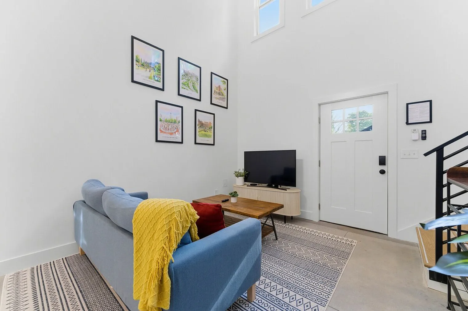2 bed, 1.0 bath, $4,985 — Photo 2