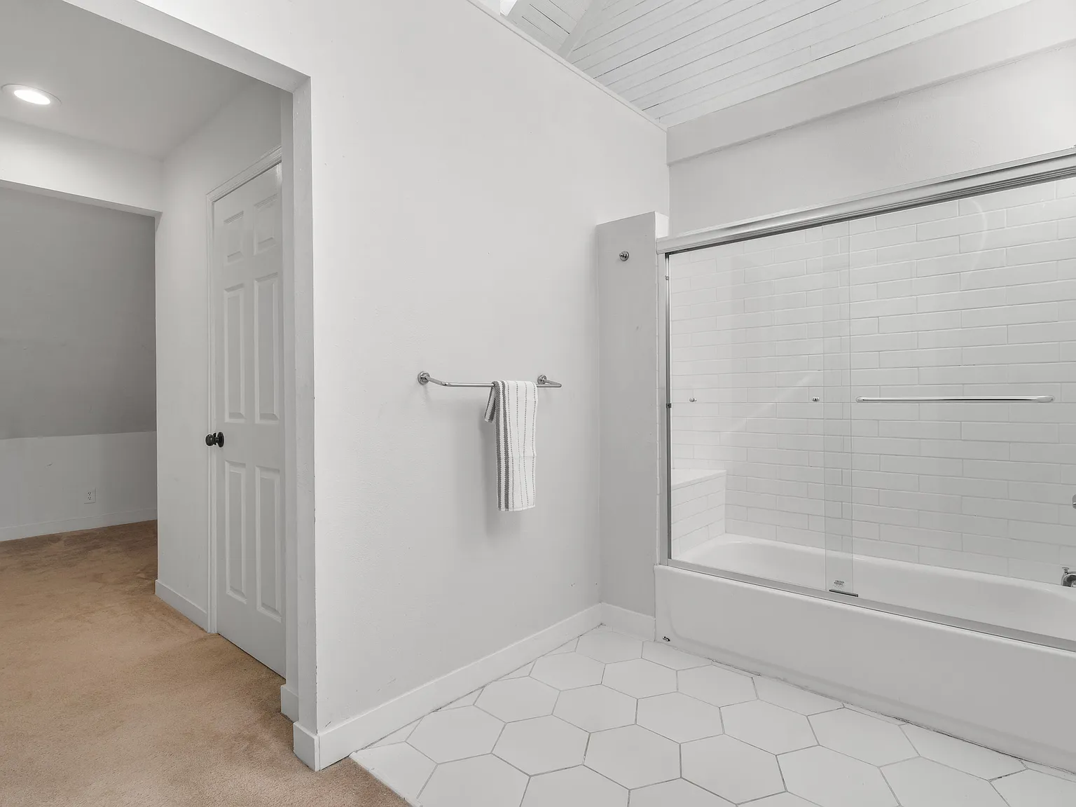 3 bed, 2216 sqft, $2,800 — Photo 4