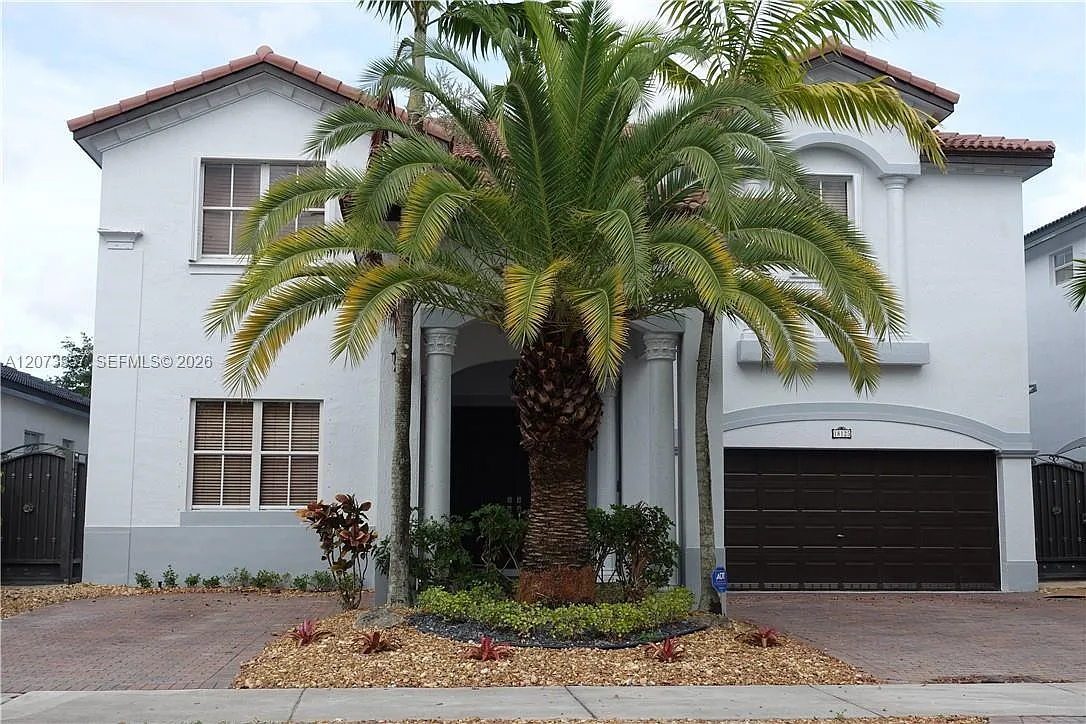 Century Gardens — Photo 1
