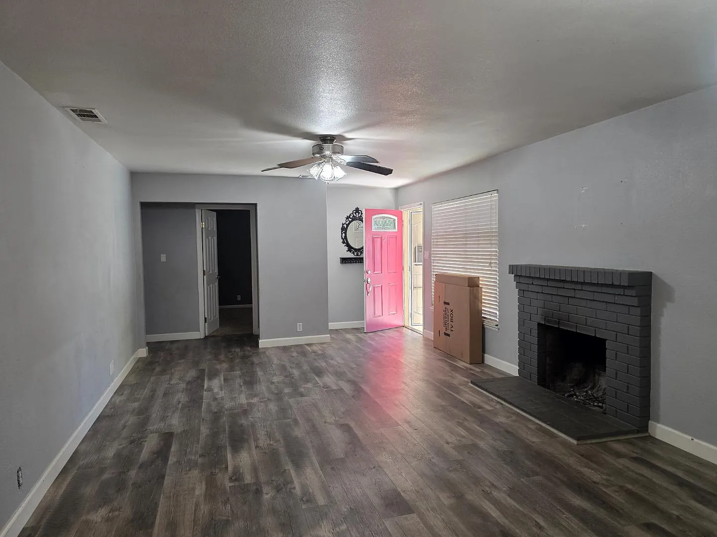 1225 W Beverly Pl — Photo 2