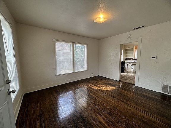 3rd image of 4934 Donnelly Ave