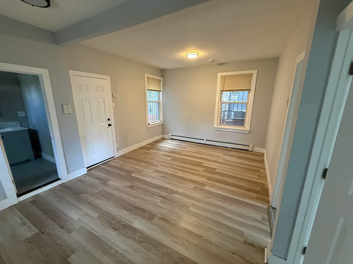 Building Photo - 89 Bostwick Ave #1R