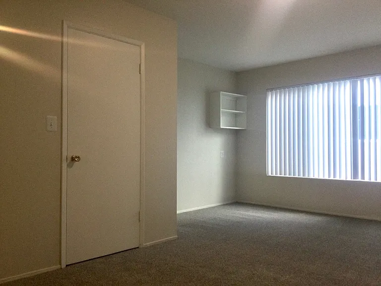 470 Apartments — Photo 12