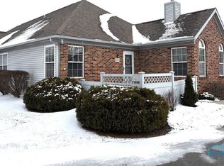 42 Foxgate Cir E, Bowling Green, OH 43402