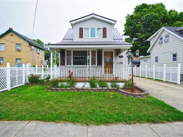 12 Spruce St, Lackawanna, NY 14218