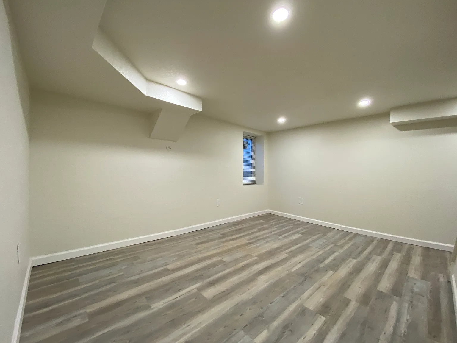4 bed, 1000 sqft, $2,495 — Photo 3
