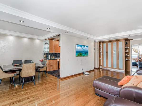 735 Avenue W image 6 of 28