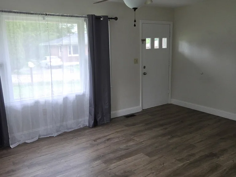 113 Druin St — Photo 12