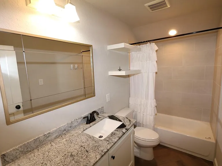 150 Harbour Town Cir — Photo 16
