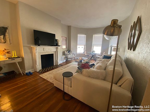 4th image of 10 Westland Ave APT 2