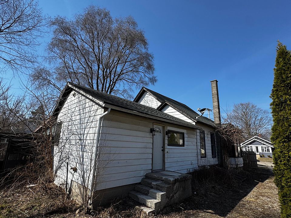2nd image of 28 Centennial St