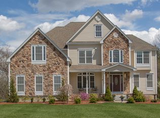 8 Orchard Blossom Rd, Windham, NH 03087