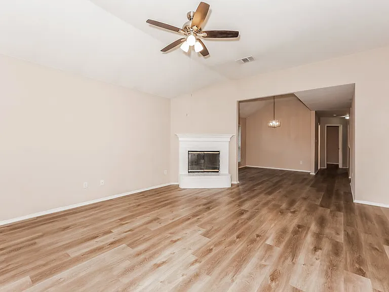 6101 Summerfield Dr — Photo 3