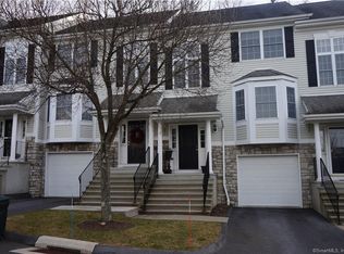 2002 Hancock Dr #2002, Danbury, CT 06811