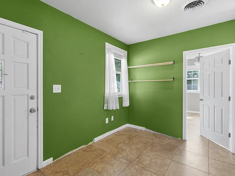 705 W 3rd St — Photo 28