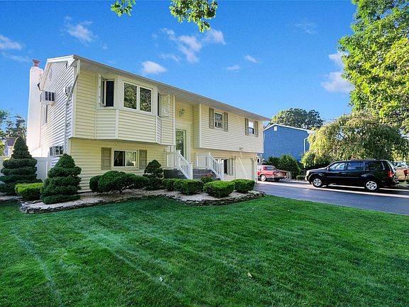 2nd image of 24 Ronkonkoma Blvd