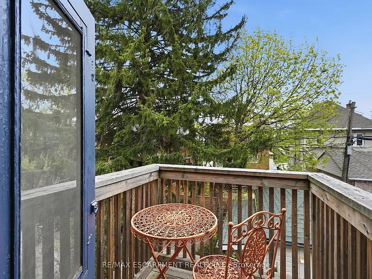 37 Connaught Ave S — Photo 36