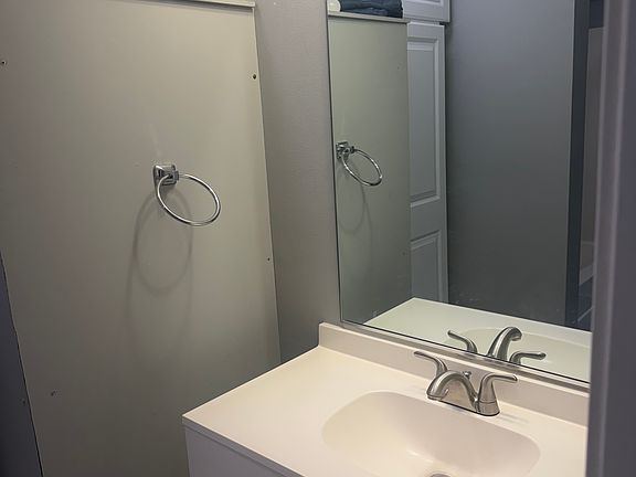 3rd image of 117 NE 51st St #B