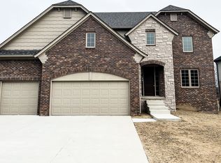 45142 Twin Rivers Dr, Macomb, MI 48044